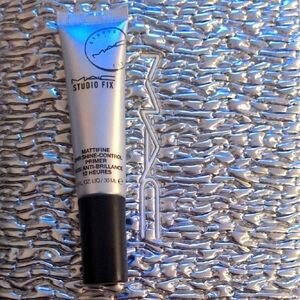 MAC Cosmetics Studio Fix Mattifine Primer 12 HR shine control